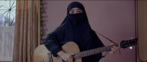 絶対に夢を諦めない！ YouTubeで人生を変える歌手志望の少女　おおらかな人間賛歌のインド映画『シークレット・スーパースター』