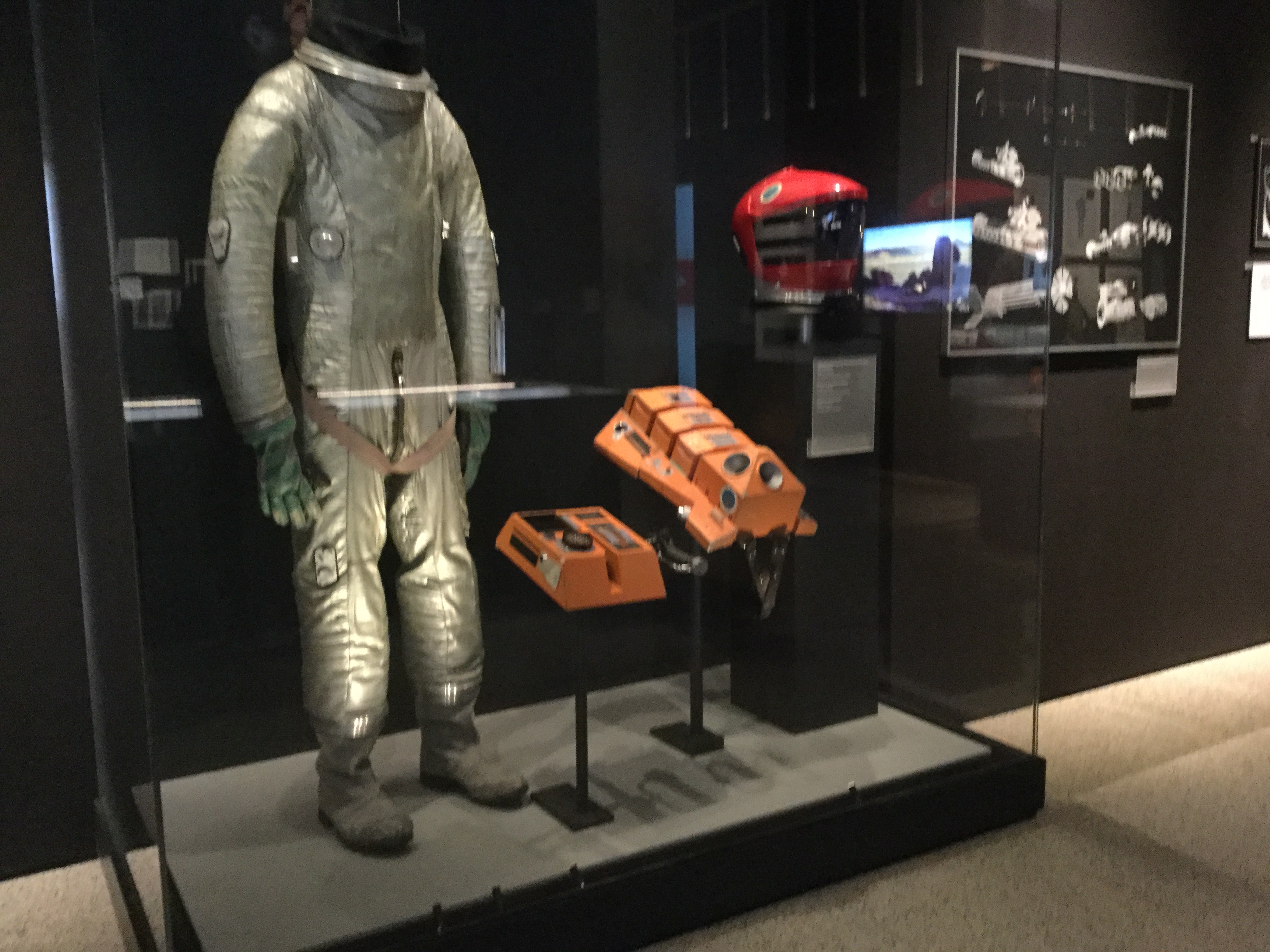 キューブリック回顧展 スゴかった シャイニング の斧も 01年宇宙の旅 のhalも 時計じかけのオレンジ の白服もズラリ 映画 Banger