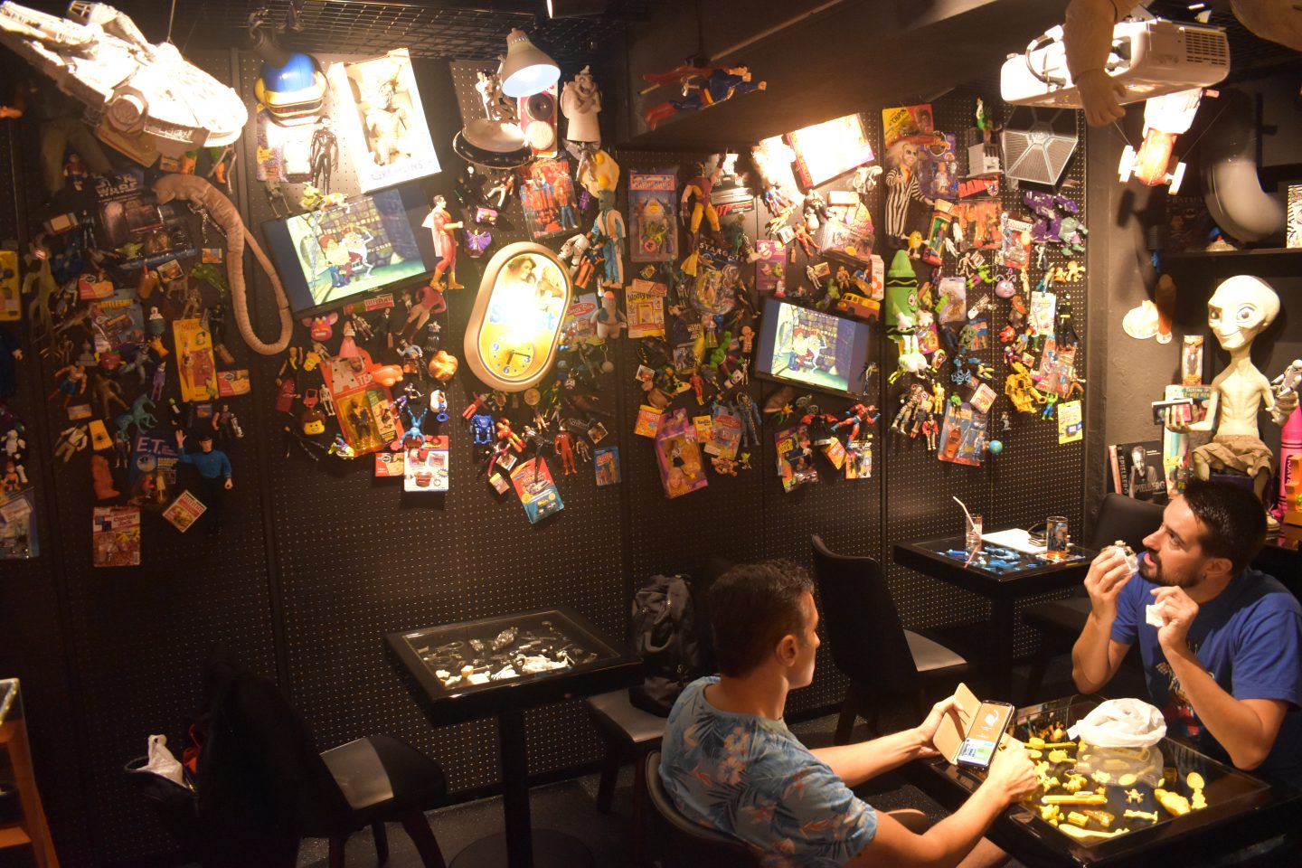スター ウォーズ シャイニング グレムリン 映画おもちゃの美術館のようなカフェが開店 Nope Cafeが楽しすぎた 映画 Banger