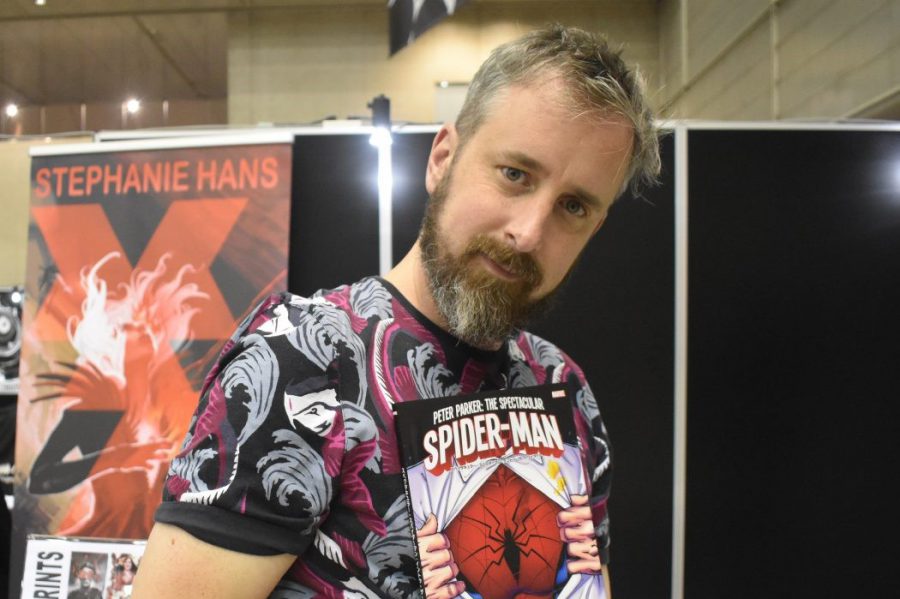 マーベルで働くきっかけは？ スパイダーマンを描いてる超人気アメコミ作家にインタビュー！