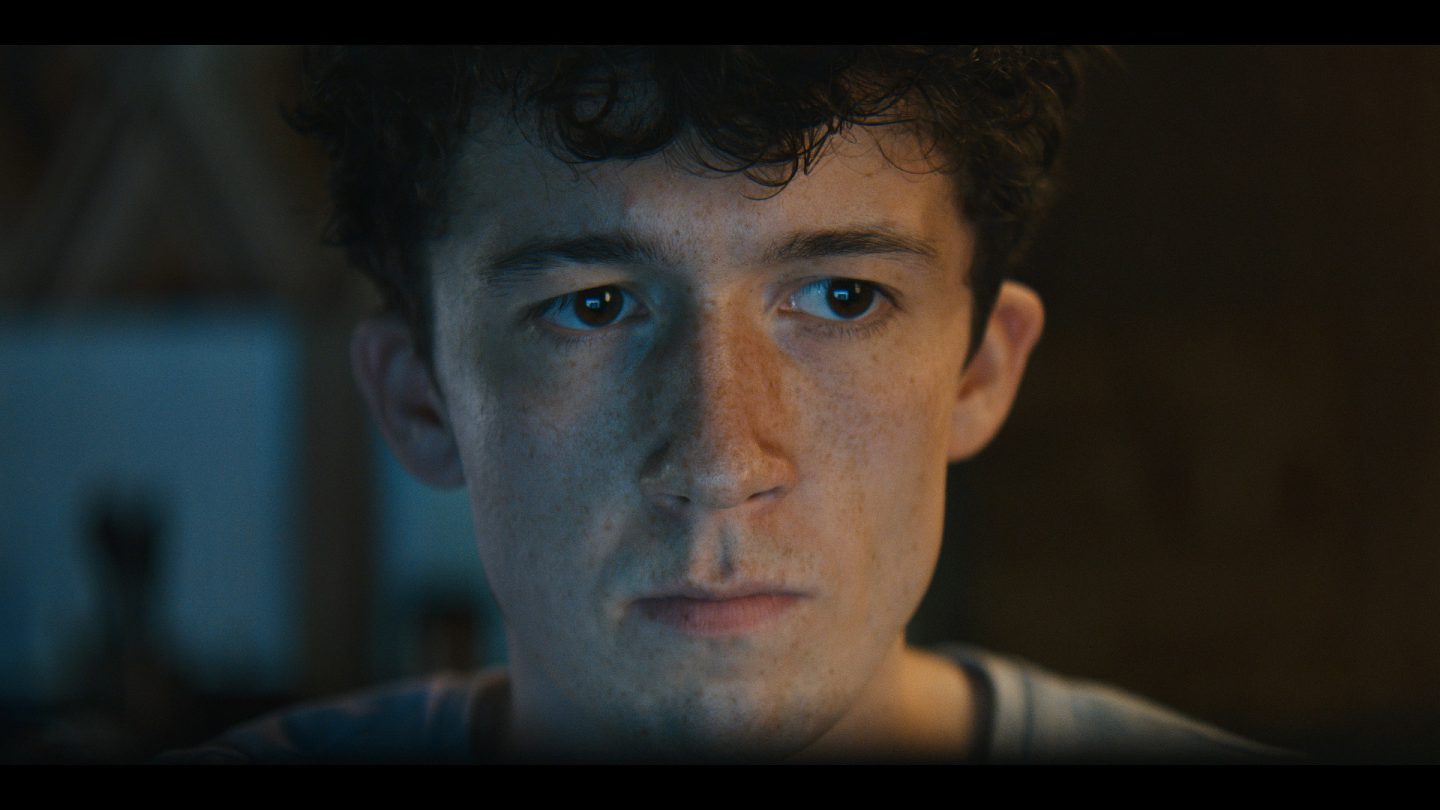 高校生が“麻薬密売”で大成功⁉ Netflixドラマ『ドラッグ最速ネット販売マニュアル』はノンフィクションコメディ | ドラマ |  BANGER!!!（バンガー） 映画愛、爆発!!!