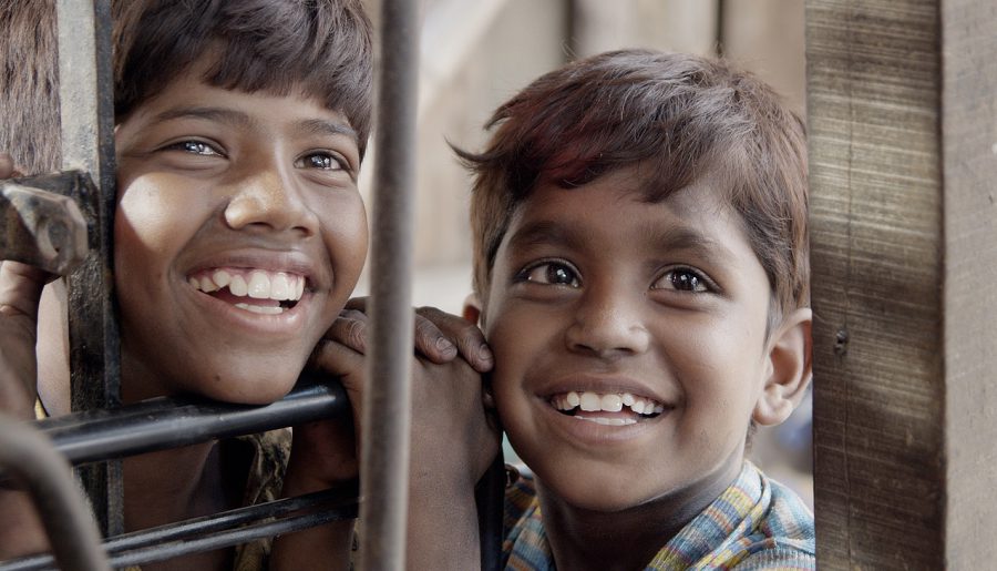 南インド・チェンナイのスラムが舞台！ 貧しい兄弟の「食べてみたい！」を描いた可笑しくも愛おしい児童映画『ピザ！』