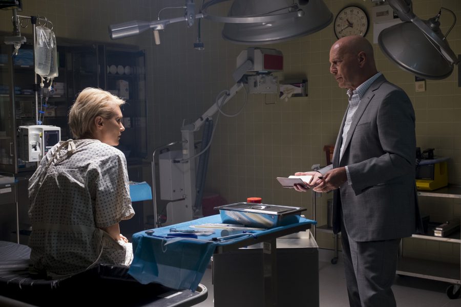 犯罪の証拠品が女性の体内に⁉ B・ウィリスと共に悪徳警官に立ち向かう！『THE LAW 刑事の掟』