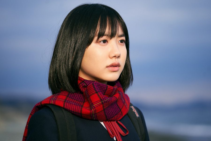 芦田愛菜が『星の子』で6年ぶり実写映画主演！ 愛する両親の信仰と体面の狭間で揺らぐ女子高生を見事に演じる
