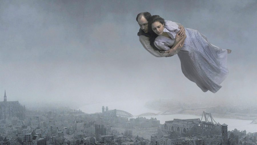 『ホモ・サピエンスの涙』はコロナ禍の世界すら内包した黙示録的映画!? スウェーデンの名匠が人間の脆さと希望を描く