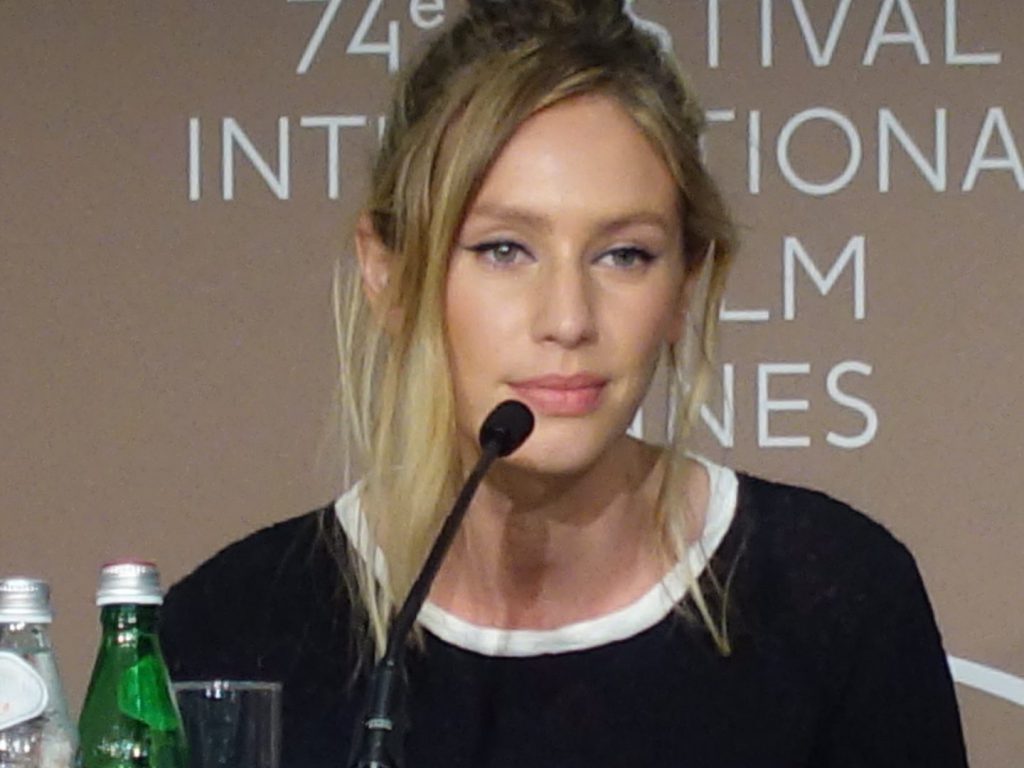 ジェニファーを演じたディラン・ペン。母ロビン・ライトによく似ている。