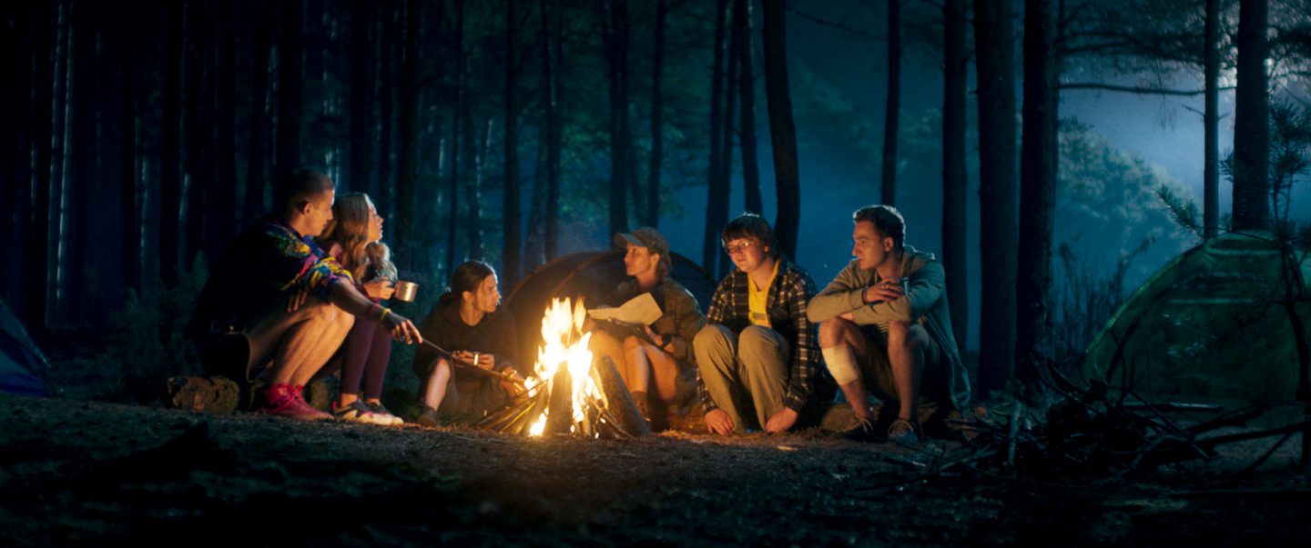 Netflix 誰も眠らない森 １ ２は80年代 郷愁 スラッシャー ホラー映画の典型をトコトン皮肉った 映画 Banger