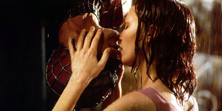 『スパイダーマン』“逆さキス”の裏話を告白！ 全然ロマンチックじゃなかった!? MJ役のキルステン・ダンストが明かす
