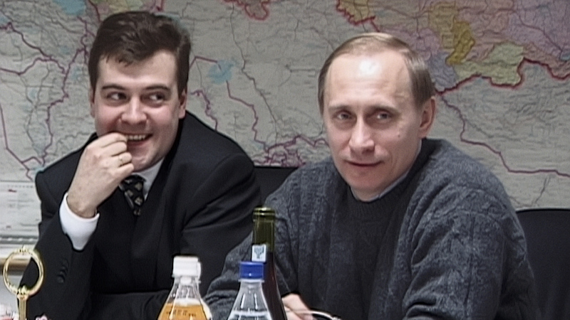 「マリウポリ爆撃」をSNSでシェアしたら8年投獄『プーチンより愛を込めて』監督が明かす独裁者の素顔