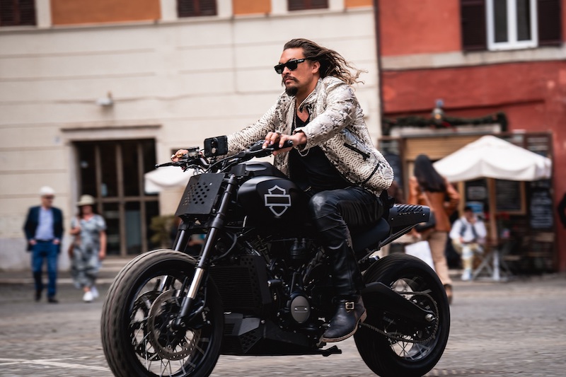 ヴィン・ディーゼル vs モモア！ ローマ市内をバイクで爆走 『ワイスピ』最新作、緊迫のチェイスシーン