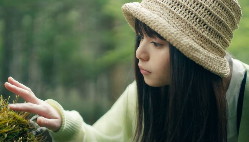 齋藤飛鳥(乃木坂46)が“謎多き元恋人”を演じる 『サイド バイ サイド 隣にいる人』場面写真公開