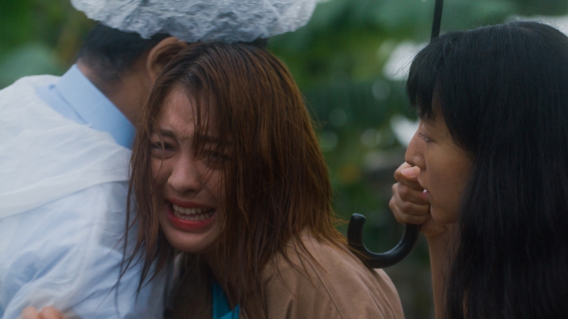 わずか17歳の少女、警察署からの帰り道、その表情が胸を刺す『遠いところ』本編映像解禁 「次世代に残してはいけない問題」を正面から描く