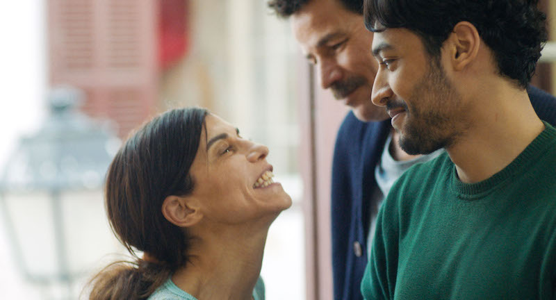 一針、一針、想いを込めながら紡いでいく『青いカフタンの仕立て屋』モロッコの伝統芸能の美しさ溢れる本編映像