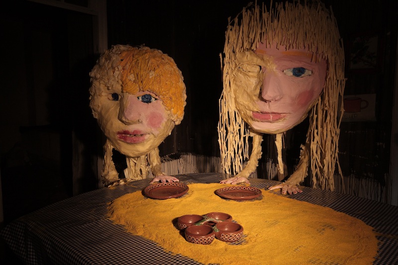 世にも恐ろしい 「ミッドサマー」アリ・アスターが絶賛した『オオカミの家』が日本でも大ヒット！