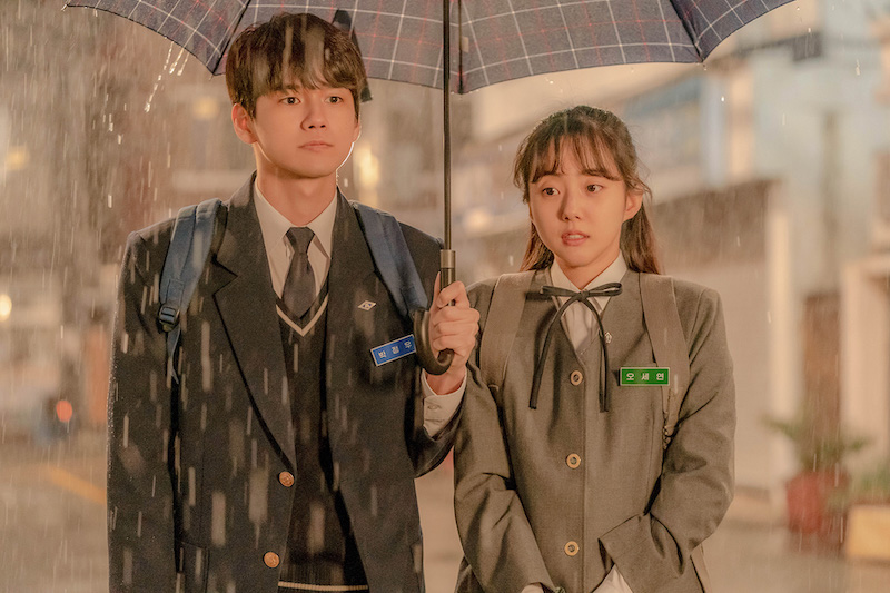 Wanna One出身、兵役中のオン・ソンウ“映画デビューシーン” 初恋のときめきを感じる『人生は、美しい』本編映像