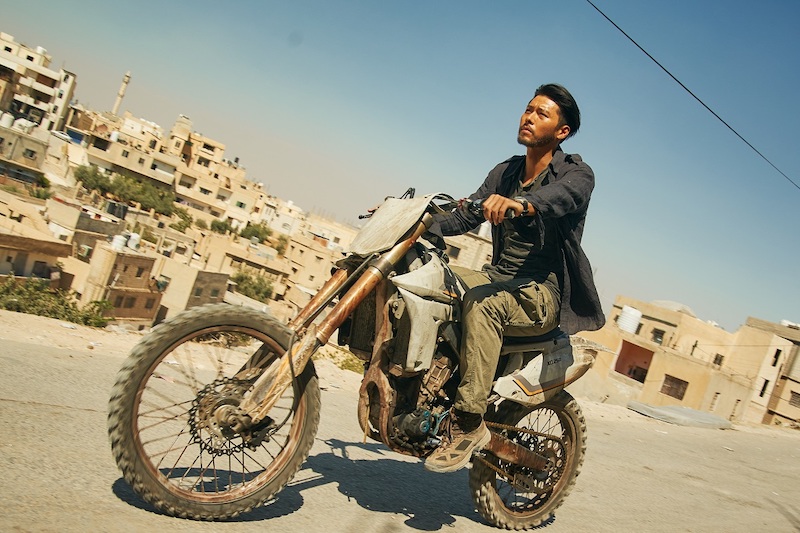 ヒョンビンが並々ならぬ意欲で役作りに励んだ『極限境界線　救出までの18日間』“ワイルドな魅力”が炸裂する本編シーン