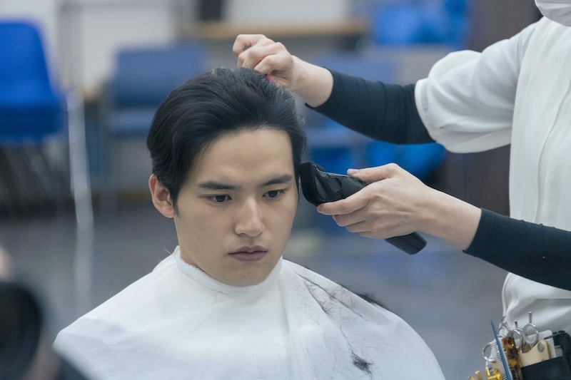 特攻隊員になりきるため断髪式！「爆泣きした」「ロスがすごい」大ヒット『あの花が咲く丘で、君とまた出会えたら。』メイキング映像