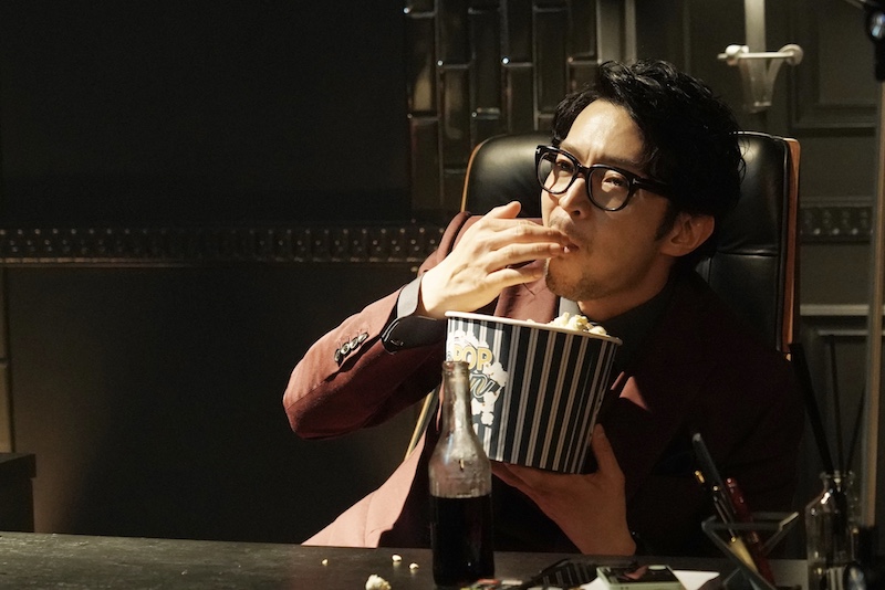 津田健次郎が怪演！鳥栖家を追い詰める“クセ強”最狂ラスボス『映画 マイホームヒーロー』ヴィラン的魅力炸裂な場面写真