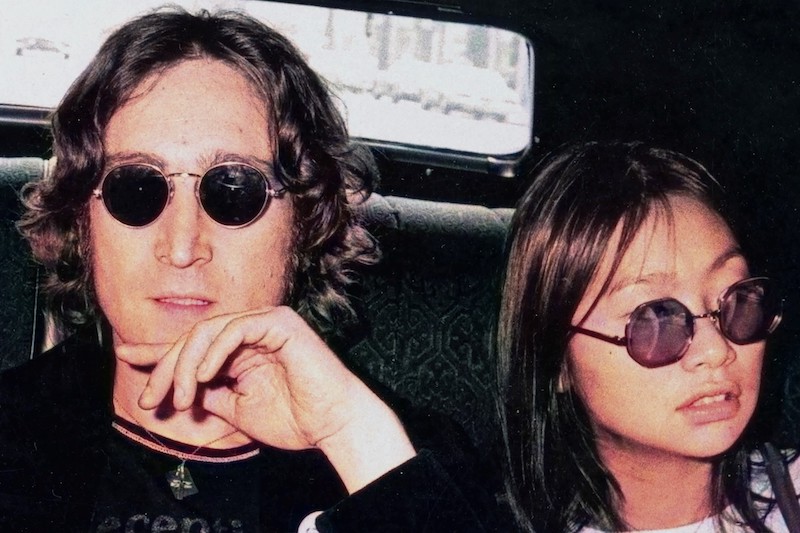 「私たちは大恋愛に」熱いキスを交わす衝撃写真も！オノ・ヨーコと別居していた18カ月、ジョン・レノンと過ごした女性とは？