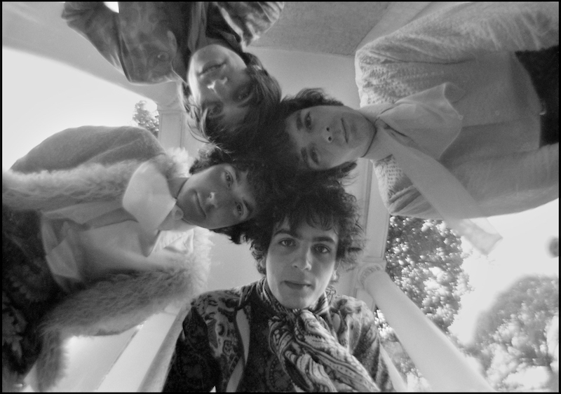 メンバー、家族、友人、歴代のガールフレンド、数十名の証言から浮かび上がる“ピンク・フロイドを創った男”の素顔『シド・バレット 独りぼっちの狂気』