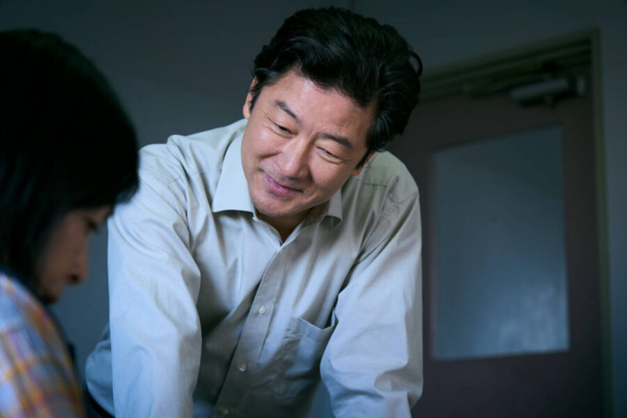 ブチ切れる浅野忠信×うなだれる福士蒼汰！激詰め取調べに嫌な汗が出る衝撃の本編映像解禁『湖の女たち』全国公開中