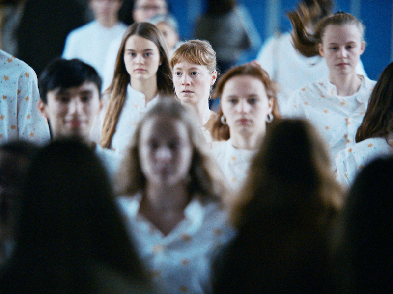 保護者の猛烈な批判、生徒の反乱、同僚教師との対立 学校の“不都合な真実”を抉り出す問題作『ありふれた教室』