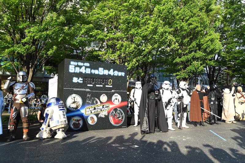 5月4日＜スター・ウォーズの日＞ SWファン約1500人以上が集結！“5時4分”に向けたカウントダウンで盛大にお祝い