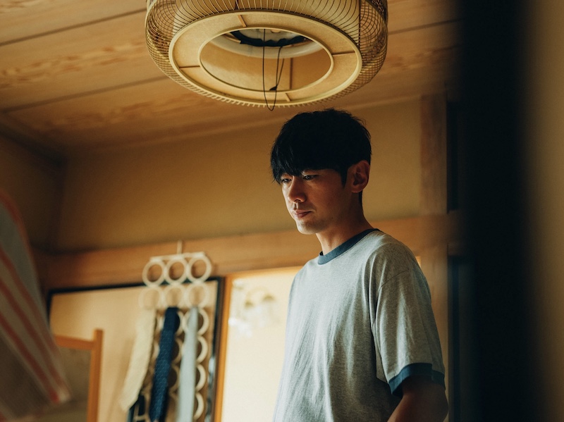 「このビジュ最強」小泉孝太郎が不倫夫役を熱演！“危険な色気”にゾクっとする『愛に乱暴』新場面写真