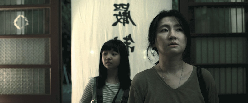 台湾を震撼させた大ヒット作が日本上陸！帰省した母娘が“想像を絶する恐怖”に巻き込まれていく『呪葬』本編シーン