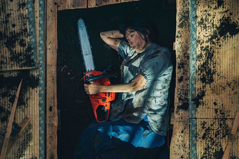 江口のりこ演じる人妻が“チェーンソーを抱く”姿にゾクッ『愛に乱暴』残暑見舞いカード＆メイキング予告