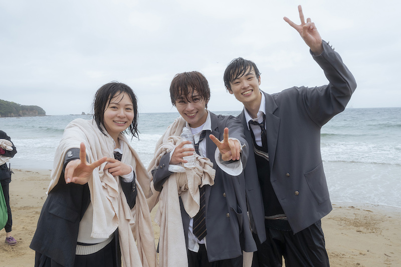 「やるしかねー！」2度目の海撮影、キュートなハグショットやNGシーンも『恋を知らない僕たちは』メイキング映像