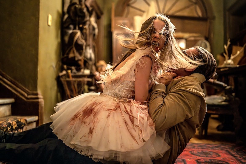 “踊る吸血鬼”アビゲイルが、しなやかにバレエを踊りながら襲い掛かる『アビゲイル』衝撃の本編シーン