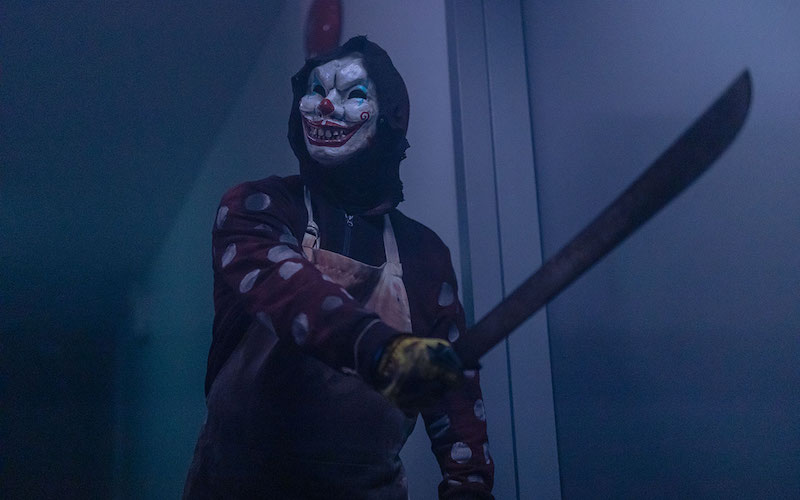 残虐非道な“拷問ショー”を正視できるか？『ディープウェブ／殺人配信』ポスタービジュアル＆場面写真