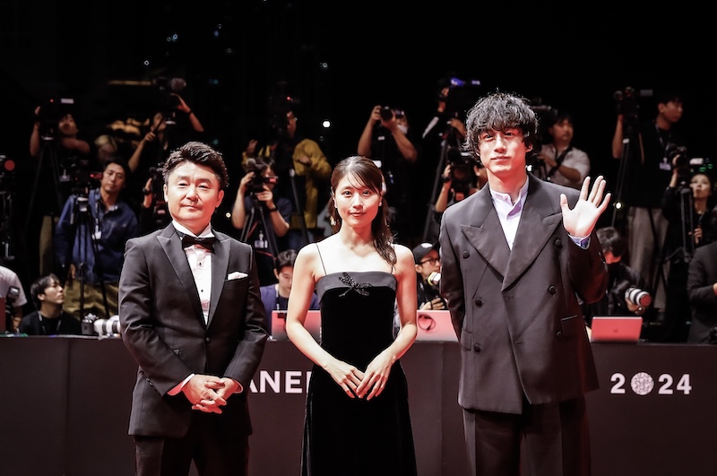 「愛をすごく感じました」有村架純＆坂口健太郎、釜山国際映画祭レッドカーペットに登場！Netflix『さよならのつづき』