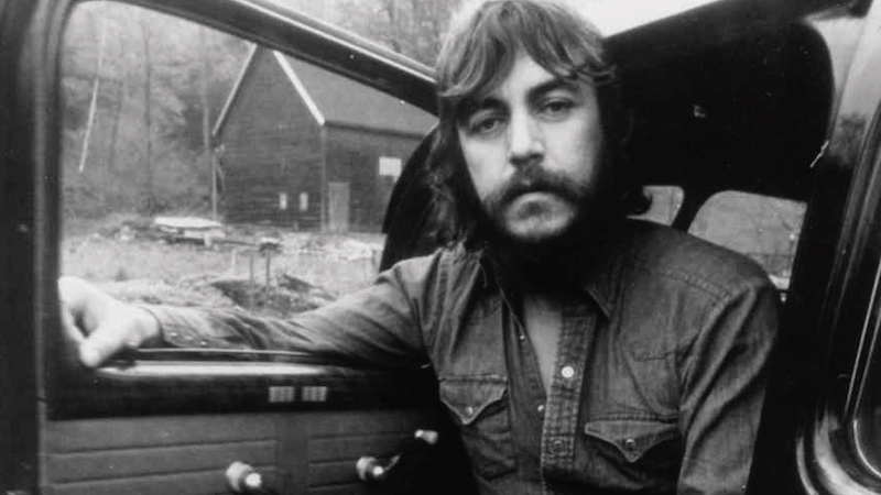 「彼はシャイだった」ザ・バンドやボブ・ディランから愛された、“摩訶不思議な男”のルーツを辿る『ボビー・チャールズ 極楽の歌』