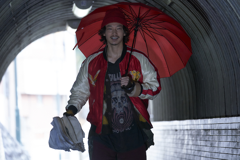 堂本剛との共演は“ご褒美のような時間” 綾野剛の役作りの裏側に迫る『まる』新場面写真