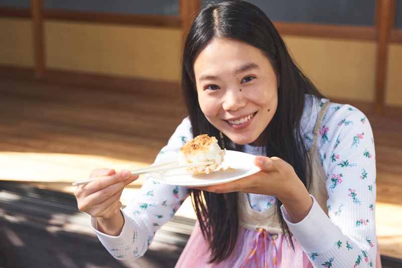 見たらお腹が空いてくる？ 絶品おむすびやコトコト筑前煮に悶絶！『ココでのはなし』本編映像&メイキング解禁