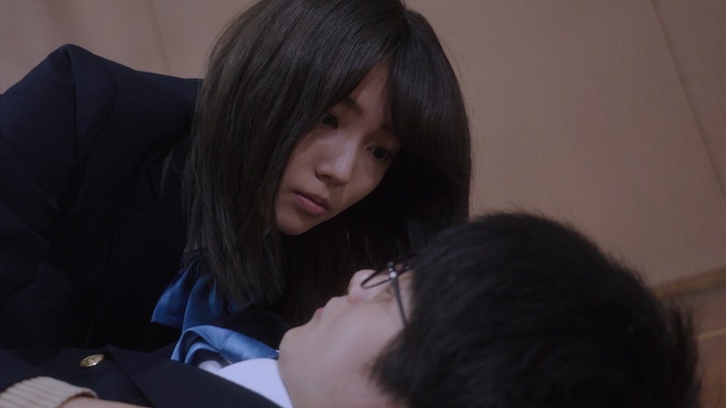 日常では交わることのなかった2人が、すれ違いながらも想いを重ねていく『きみといた世界』予告編