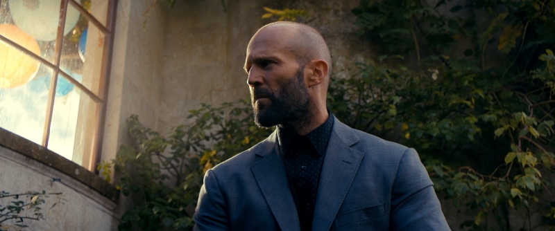 スーツ姿のステイサムは最強オブ最強！丸腰で敵地に乗り込む無双ぶり披露『ビーキーパー』本編映像