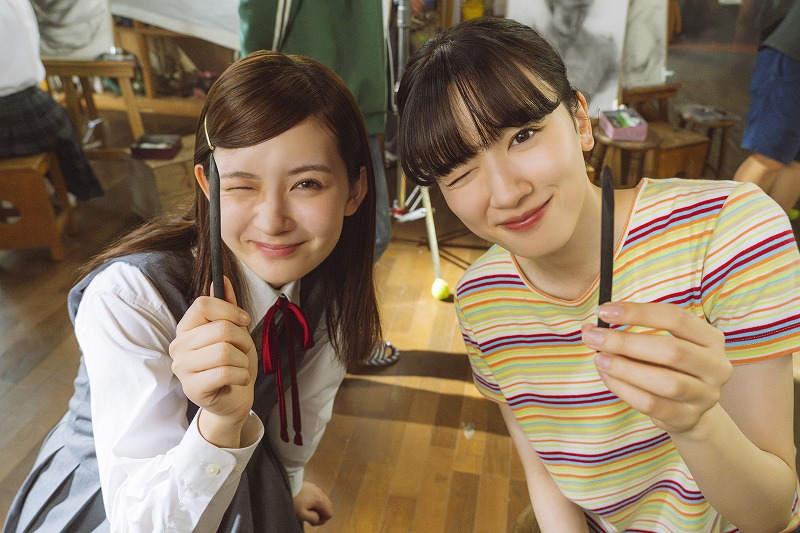 豪華キャスト陣の愛らしい一面が垣間見えるオフショット公開！ 永野芽郁が手応え語るコメントも『かくかくしかじか』