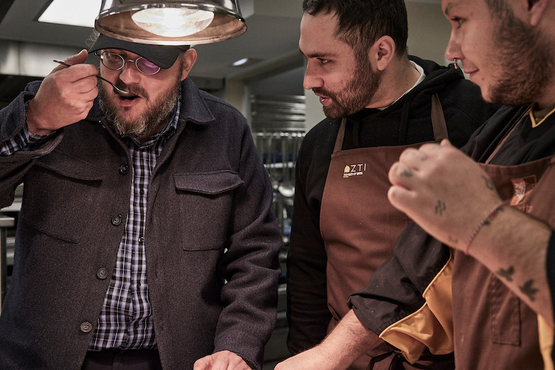 世界屈指の“異端の名店”ミシュラン2つ星「ムガリッツ」の舞台裏に迫る『ムガリッツ』本予告