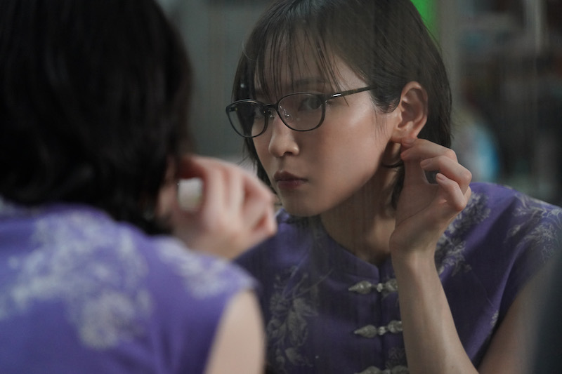 吉岡里帆、ショートヘア＆チャイナ服で魅惑の変身『九龍ジェネリックロマンス』場面写真