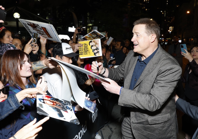 「心温まる驚きの一作」「風変わりで興味深い映画」「家族全員で楽しめる」ワールドプレミアで絶賛の嵐！『レンタル・ファミリー』