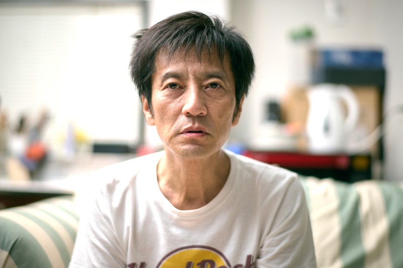 「僕を題材にこんなに素晴らしい物語を作るなんて」俳優・津田寛治、“自分自身を演じる”主演作『津田寛治に撮休はない』