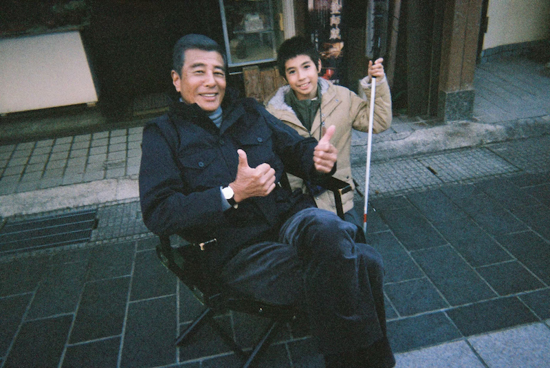 舘ひろし＆尾上眞秀の仲良しショットや、眞栄田郷敦らキャスト陣の撮影の舞台裏を収めた『港のひかり』オフショット