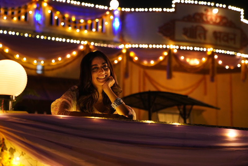 ヒロインが美しすぎる！“インド映画界に新たな女神降臨”ターニャ・マニクタラ『KILL 超覚醒』場面写真