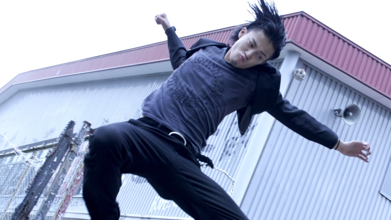 27歳の綾野剛、ロン毛＆学生服がレアなヤンキー映画シリーズ人気再燃【Netflix国内ランキング／映画 ネットフリックスおすすめ】