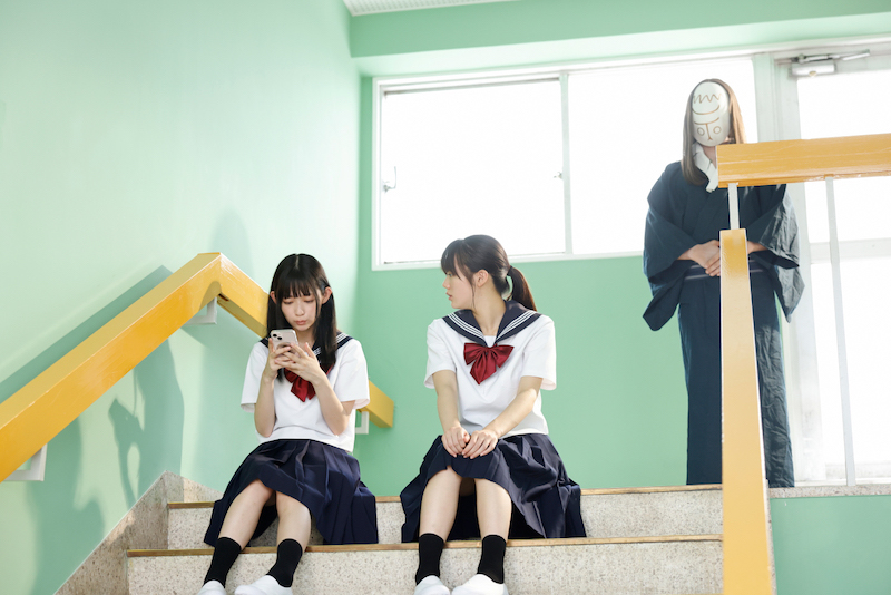 「気に入られたらむしろラッキー」高校生が取り憑かれたのは、心霊か、バズりか？ “新感覚の青春ホラー”『とれ！』場面写真
