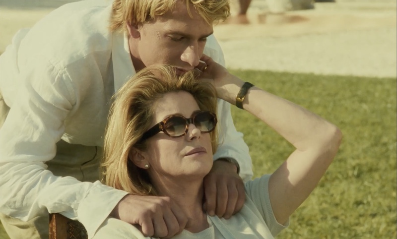 フランスの大女優カトリーヌ・ドヌーヴと美青年ギョーム・ドパルデュー、富貴な美しいブロンド親子『ポーラX』4Kレストア版