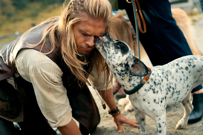 「犬を飼うくらいなら死んだほうがマシ」問題発言で大炎上した政治家は“変われる”のか？ネトフリ映画『“ワン”ダフル・セラピー』